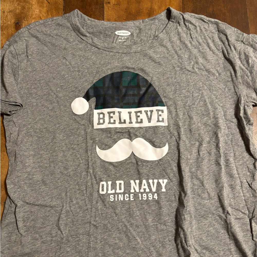 Old Navy Gray 'Believe' Graphic Tee